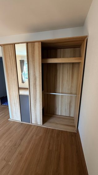 ขายตู้เสื้อผ้าบานเปิด โต๊ะเครื่องแป้ง (เฟอร์ลอย ไม่ใช่บิ้วอิน) รูปที่ 4