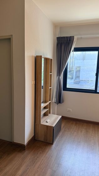 ขายตู้เสื้อผ้าบานเปิด โต๊ะเครื่องแป้ง (เฟอร์ลอย ไม่ใช่บิ้วอิน) รูปที่ 9