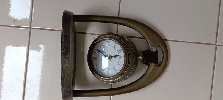 นาฬิกาทองเหลืองตั้งโต๊ะ