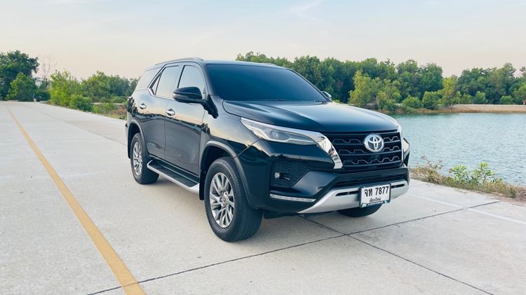 Toyota Fortuner 2021 2.4 V Utility-car ดีเซล เกียร์อัตโนมัติ ดำ รูปที่ 2