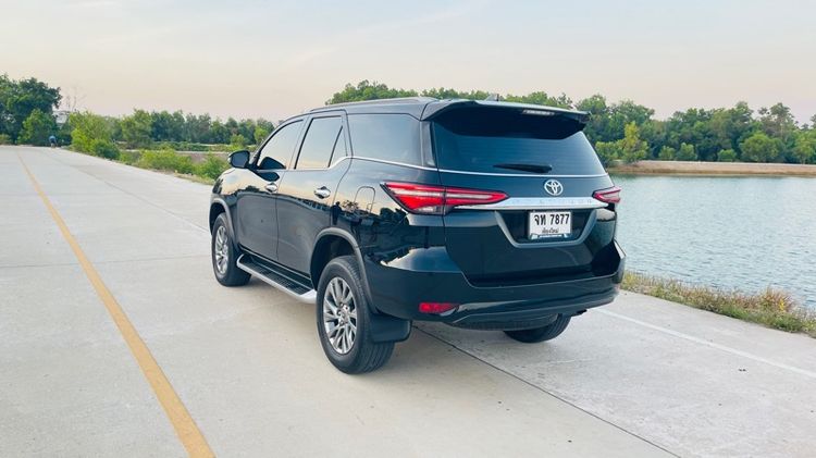 Toyota Fortuner 2021 2.4 V Utility-car ดีเซล เกียร์อัตโนมัติ ดำ รูปที่ 4