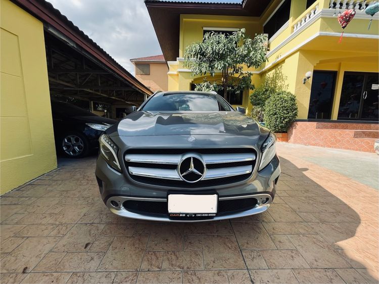 รถ Mercedes-Benz GLA-Class GLA200 สี เทา