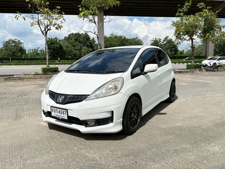 Honda Jazz 2011 1.5 SV i-VTEC Sedan เบนซิน ไม่ติดแก๊ส เกียร์อัตโนมัติ ขาว รูปที่ 2