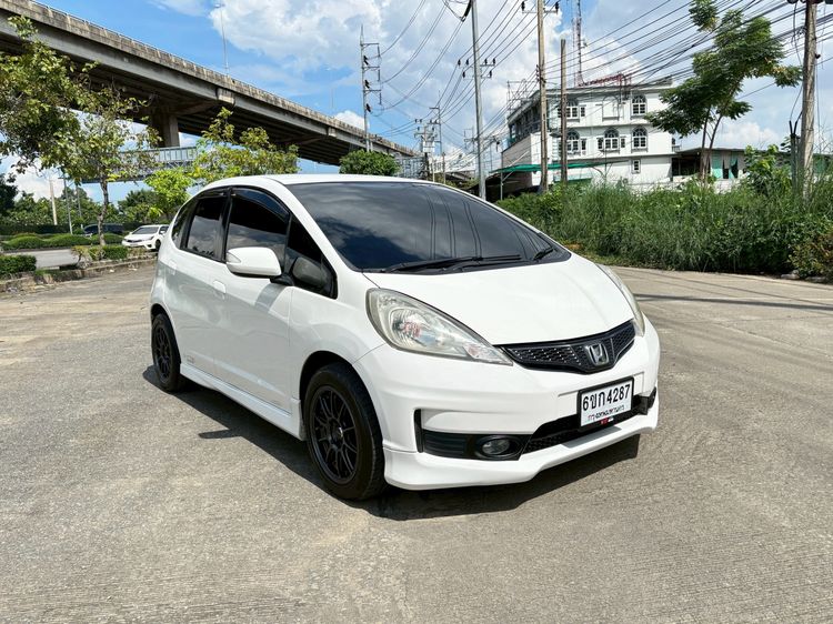 รถ Honda Jazz 1.5 SV i-VTEC สี ขาว