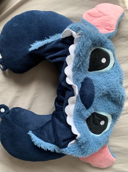 หมอนรองคอ พร้อมหมวก stitch 