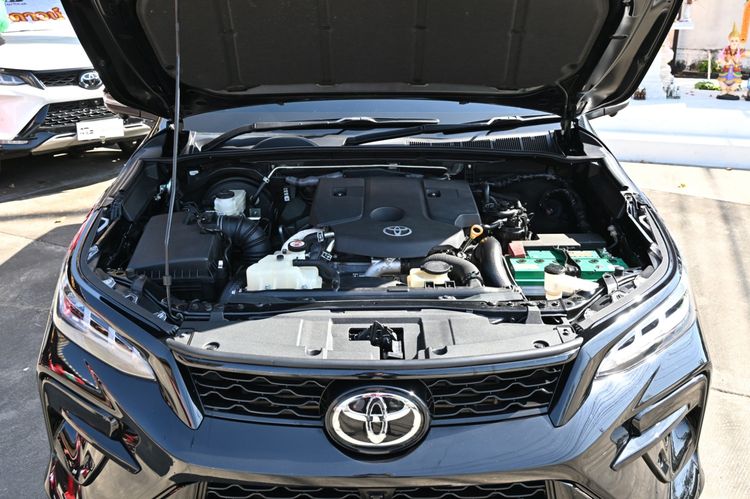 Toyota Fortuner 2024 2.8 GR Sport Sport Black Top 4WD Utility-car ดีเซล ไม่ติดแก๊ส เกียร์อัตโนมัติ ดำ รูปที่ 3