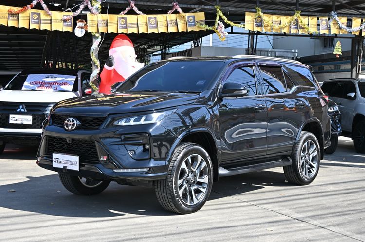 รถ Toyota Fortuner 2.8 GR Sport Sport Black Top 4WD สี ดำ