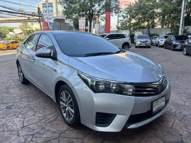 รถ Toyota Altis 1.6 G สี บรอนซ์เงิน