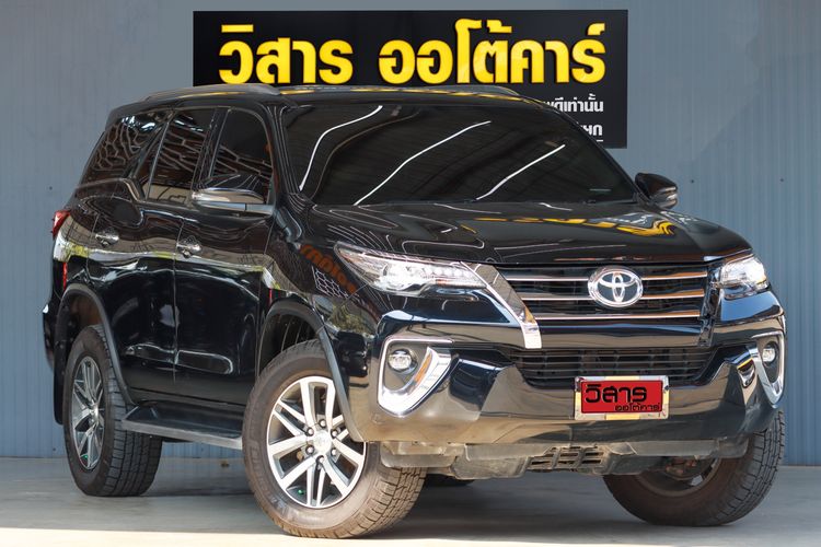 รถ Toyota Fortuner 2.4 V สี ดำ