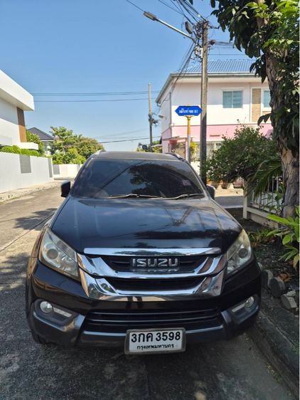 รถ Isuzu MU-X 3.0 4WD สี ดำ