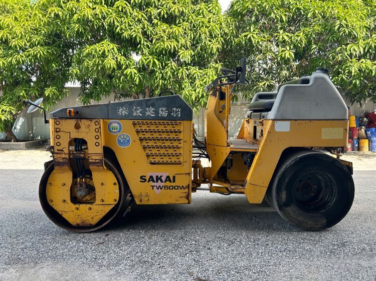 รถบดล้อหน้าเหล็กล้อหลังยาง SAKAI รุ่น TW500W-1 หนัก 4 ตัน 