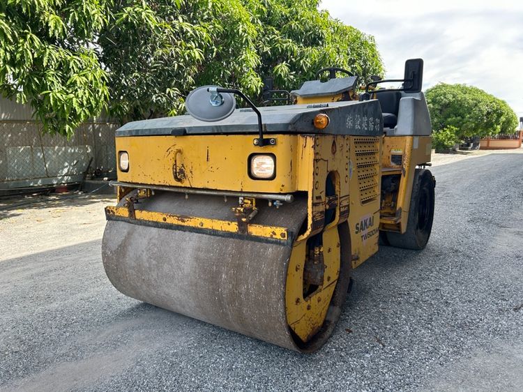 รถบดล้อหน้าเหล็กล้อหลังยาง SAKAI รุ่น TW500W-1 หนัก 4 ตัน  รูปที่ 2