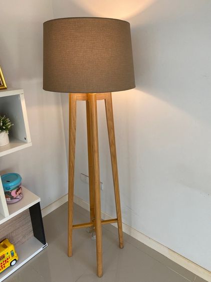 โคมไฟตั้งพื้น รูปที่ 2