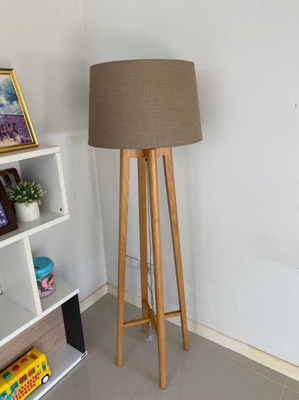 โคมไฟตั้งพื้น