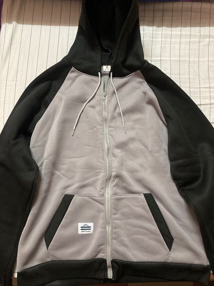 เสื้อกันหนาวสีเทาดำ รูปที่ 2