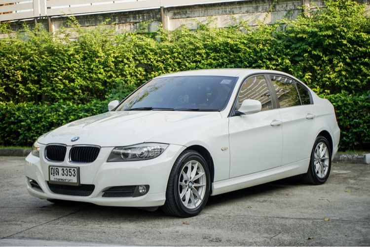 รถ BMW Series 3 318i สี ขาว
