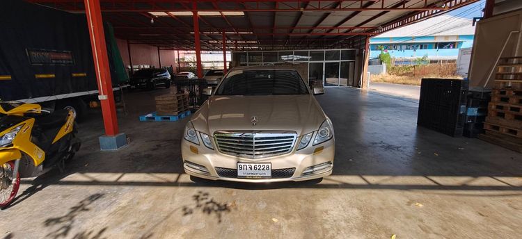 รถ Mercedes-Benz E-Class E200 CGI สี บรอนซ์ทอง