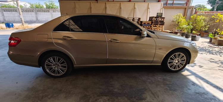 Mercedes-Benz E-Class 2011 E200 CGI Sedan เบนซิน ไม่ติดแก๊ส เกียร์อัตโนมัติ บรอนซ์ทอง รูปที่ 4
