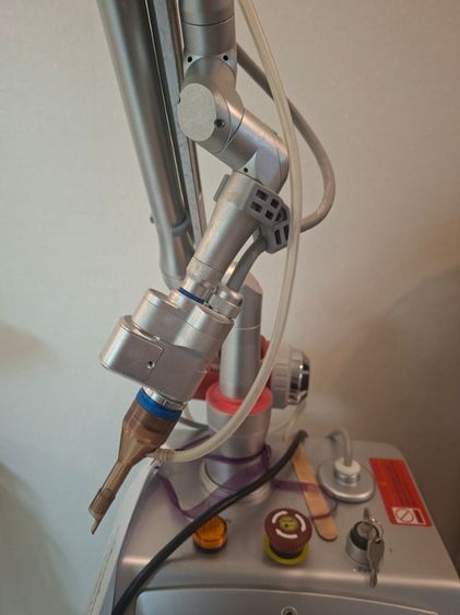 เครื่อง Fractional Co2 Laser