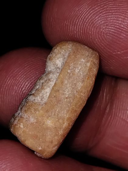 พระหลวงปู่ทวด พิมพืเล็ก หลวงปู่ดู่ วัดสะแก จ.อยุธยา รุ่นแรกๆ เนื้อแก่ผงพุทธคุณ ที่ด้านหลังจะเห็นเม็ดมวลสารอย่างชัดเจน เป็นผิวธรรมชาติเดิมๆ ส รูปที่ 5