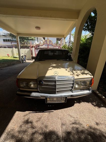 รถ Mercedes-Benz E-Class E230 สี เบจ