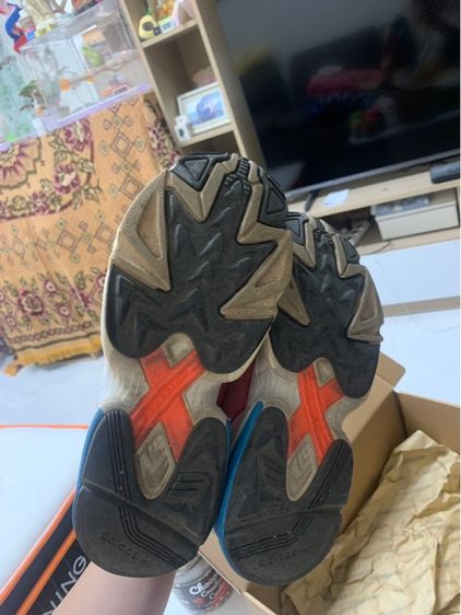 รองเท้าผ้าใบ ยี่ห้อ Adidas รุ่นหายาก เบอร์ 38.5 รูปที่ 3