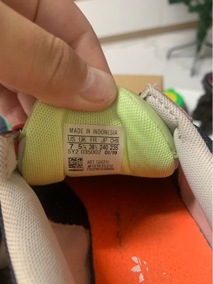 รองเท้าผ้าใบ ยี่ห้อ Adidas รุ่นหายาก เบอร์ 38.5 รูปที่ 4