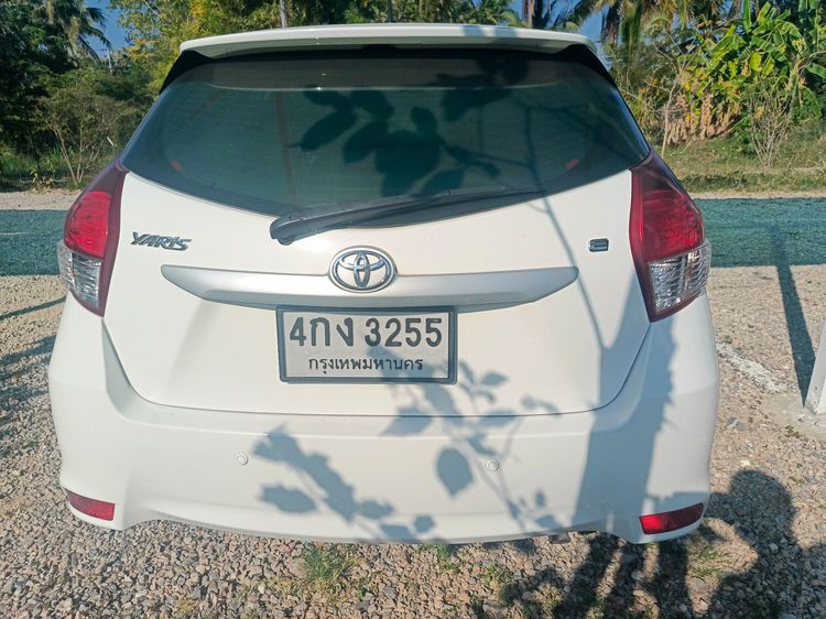 Toyota Yaris 2015 1.2 E Sedan เบนซิน ไม่ติดแก๊ส เกียร์อัตโนมัติ ขาว รูปที่ 4