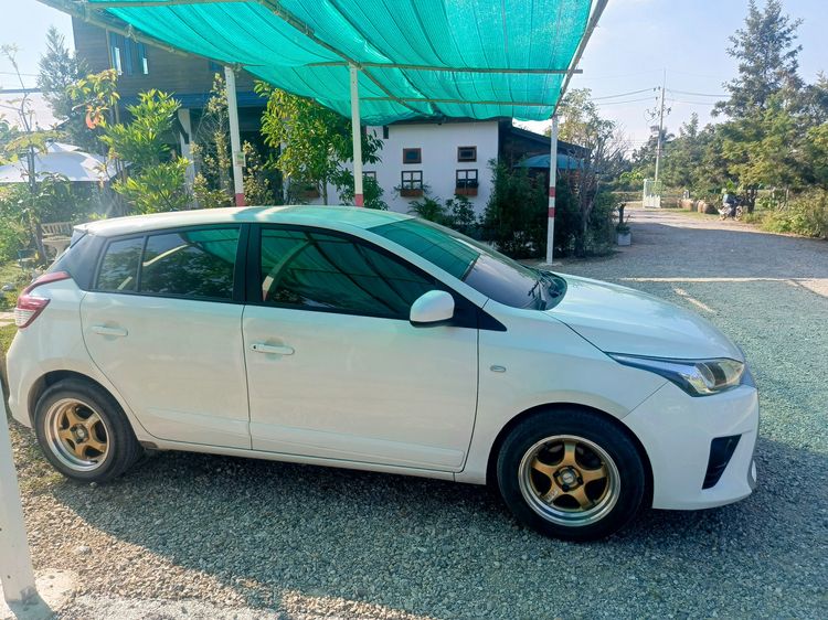 Toyota Yaris 2015 1.2 E Sedan เบนซิน ไม่ติดแก๊ส เกียร์อัตโนมัติ ขาว รูปที่ 3