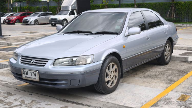 รถ Toyota Camry 2.2 SEG สี บรอนซ์เงิน