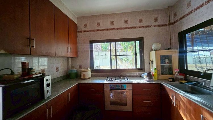 อื่นๆ มีบางส่วน 2010 บ้านเดี่ยว 3 นอน 2 น้ำ 91 ตรว สิริศา 5 บางเสร่ ชลบุรี ขายราคา 2850000 บาท โทร 0912523462 ต่อรองราคาได้ ค่าโอนค่าธรรมเนียมผู้ขายชำระเอง รูปที่ 4