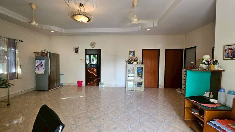 อื่นๆ มีบางส่วน 2010 บ้านเดี่ยว 3 นอน 2 น้ำ 91 ตรว สิริศา 5 บางเสร่ ชลบุรี ขายราคา 2850000 บาท โทร 0912523462 ต่อรองราคาได้ ค่าโอนค่าธรรมเนียมผู้ขายชำระเอง รูปที่ 3