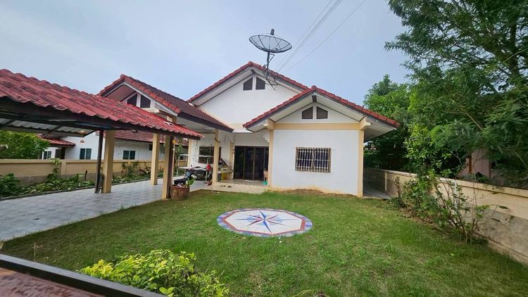 อื่นๆ มีบางส่วน 2010 บ้านเดี่ยว 3 นอน 2 น้ำ 91 ตรว สิริศา 5 บางเสร่ ชลบุรี ขายราคา 2850000 บาท โทร 0912523462 ต่อรองราคาได้ ค่าโอนค่าธรรมเนียมผู้ขายชำระเอง