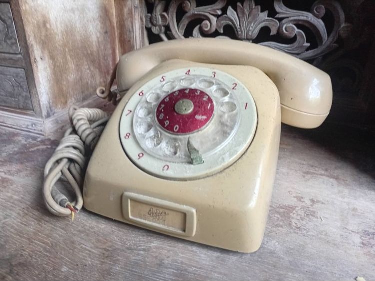 โทรศัพท์มือหมุนแนววินเทจ ericson LM  รูปที่ 2