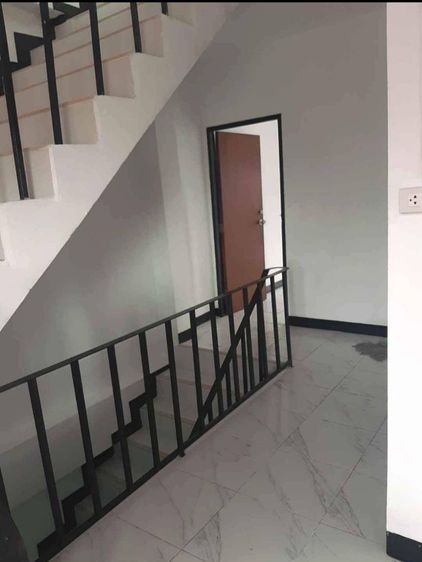 ขายอาคารพาณิชย์ 3 ชั้น มีดาดฟ้า หนองจอก สังฆสันติสุข 32 กทม 20 ตรว พร้อมอยู่ มีรถเมล์ รูปที่ 2