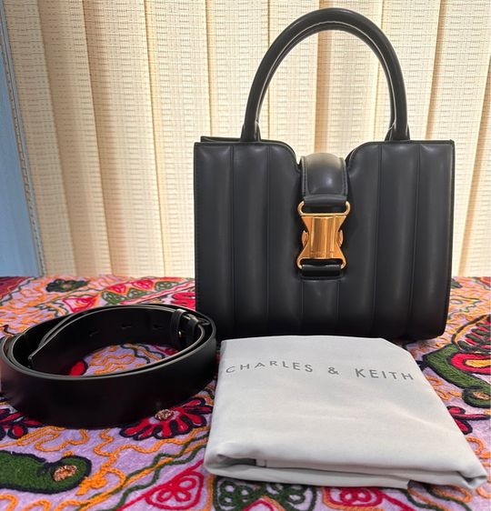 Charles Keith กระเป๋าหนังแท้ รูปที่ 10