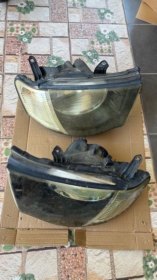 โคมไฟหน้าไทรทัน2013