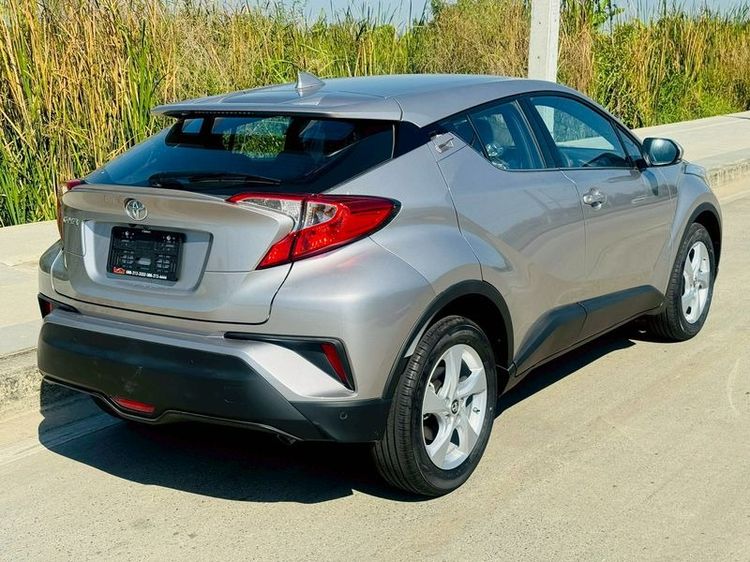 Toyota C-HR 2018 1.8 Mid Sedan เบนซิน ไม่ติดแก๊ส เกียร์อัตโนมัติ เทา รูปที่ 3