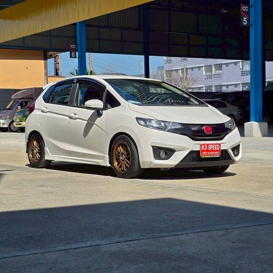 Honda Jazz 2014 1.5 SV i-VTEC Sedan เบนซิน ไม่ติดแก๊ส เกียร์อัตโนมัติ ขาว รูปที่ 3