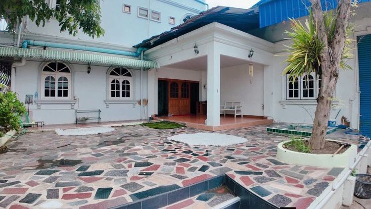 บ้านเดี่ยว3ชั้นและพ่วงอีกอาคารสไตล์โรงงานกึ่งโกดังในพื้นที่294ตรว. รูปที่ 3