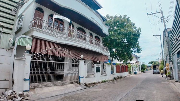 บ้านเดี่ยว3ชั้นและพ่วงอีกอาคารสไตล์โรงงานกึ่งโกดังในพื้นที่294ตรว.