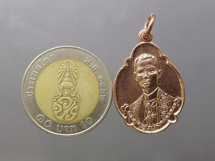 เหรียญที่ระลึก 4 รอบ ในหลวง รัชกาลที่9 กะหลั่ยนาก ปี2518 "บล็อกเกษา 3 เส้น ไม่ผ่านใช้ สวย รูปที่ 6