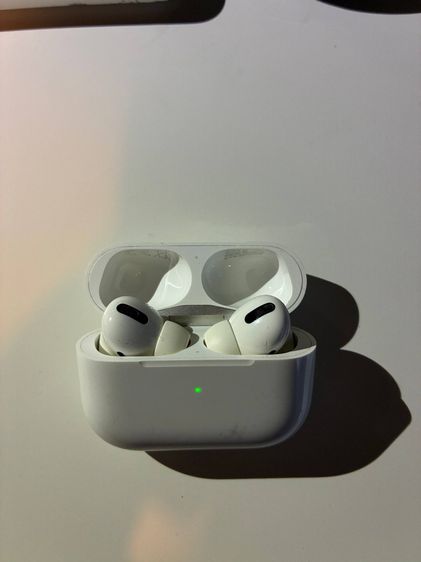 AirPods Pro (1st Gen) with Wireless Charging Case  รูปที่ 3