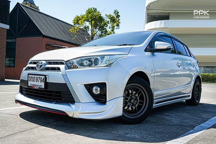 รถ Toyota Yaris 1.2 G สี เทา