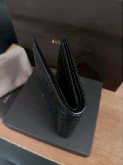 Bottega Veneta Intrecciato Bi-Fold Wallet – Luxury Pre-Owned รูปที่ 4