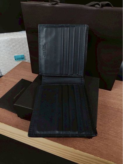 Bottega Veneta Intrecciato Bi-Fold Wallet – Luxury Pre-Owned รูปที่ 7
