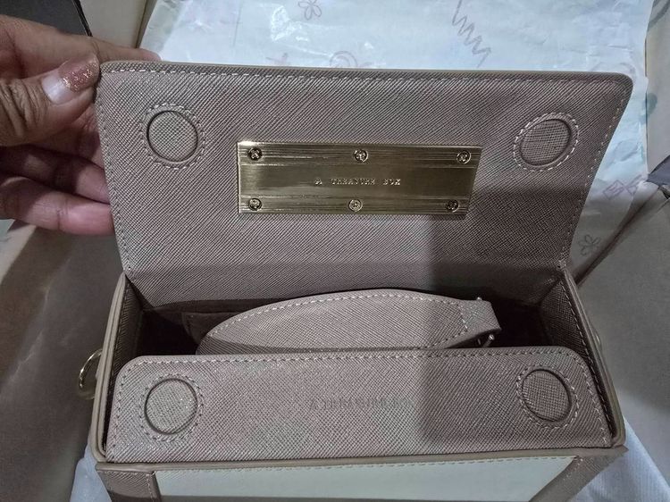 A Treasure Box รุ่น mini luggage สี Oat milk  used like new รูปที่ 8