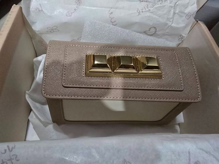 A Treasure Box รุ่น mini luggage สี Oat milk  used like new รูปที่ 12