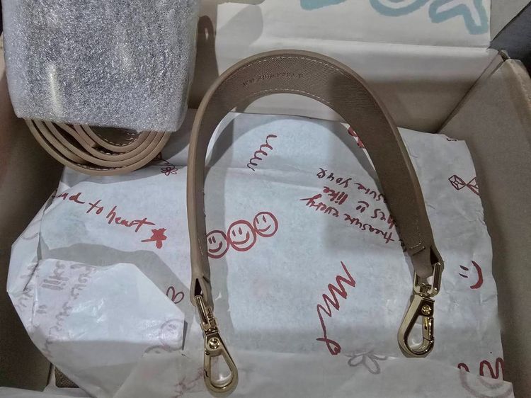 A Treasure Box รุ่น mini luggage สี Oat milk  used like new รูปที่ 4