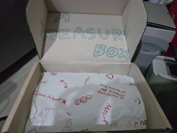 A Treasure Box รุ่น mini luggage สี Oat milk  used like new รูปที่ 14